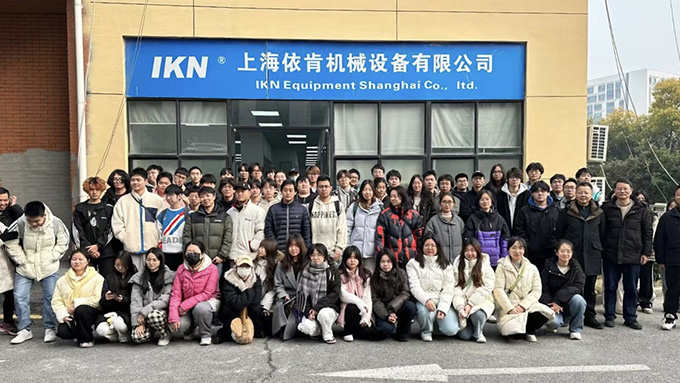 熱烈歡迎上海某高?；は到淌诩皩W生蒞臨我司參觀指導